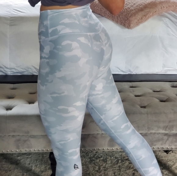 Ptula cute frosted camo legging size Small - Picture 2 of 10